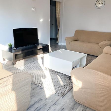 Spacious Mbr Near Kennedy Subway & Go Toronto Zewnętrze zdjęcie