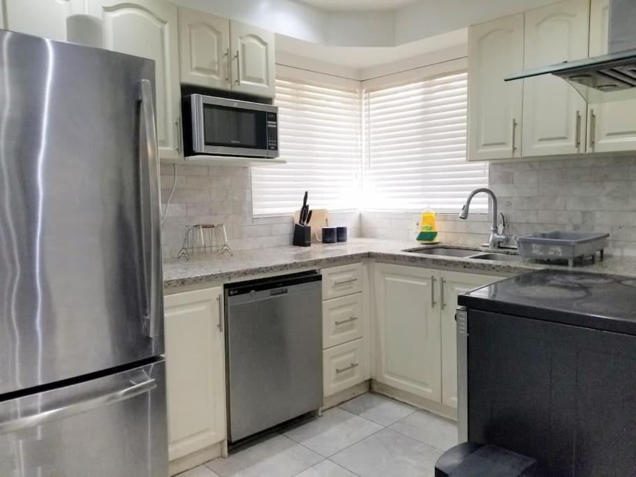 Spacious Mbr Near Kennedy Subway & Go Toronto Zewnętrze zdjęcie