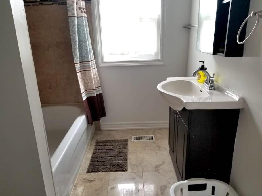 Spacious Mbr Near Kennedy Subway & Go Toronto Zewnętrze zdjęcie