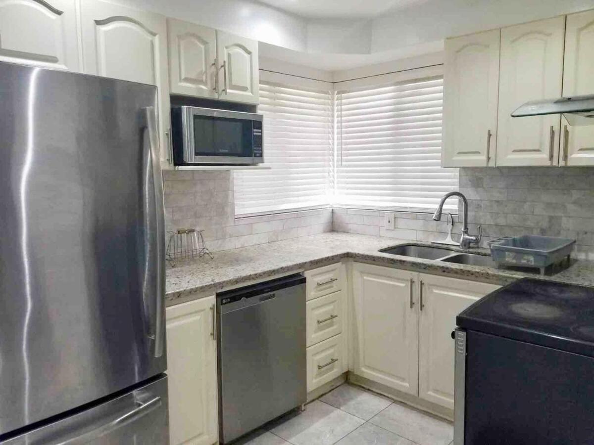 Spacious Mbr Near Kennedy Subway & Go Toronto Zewnętrze zdjęcie