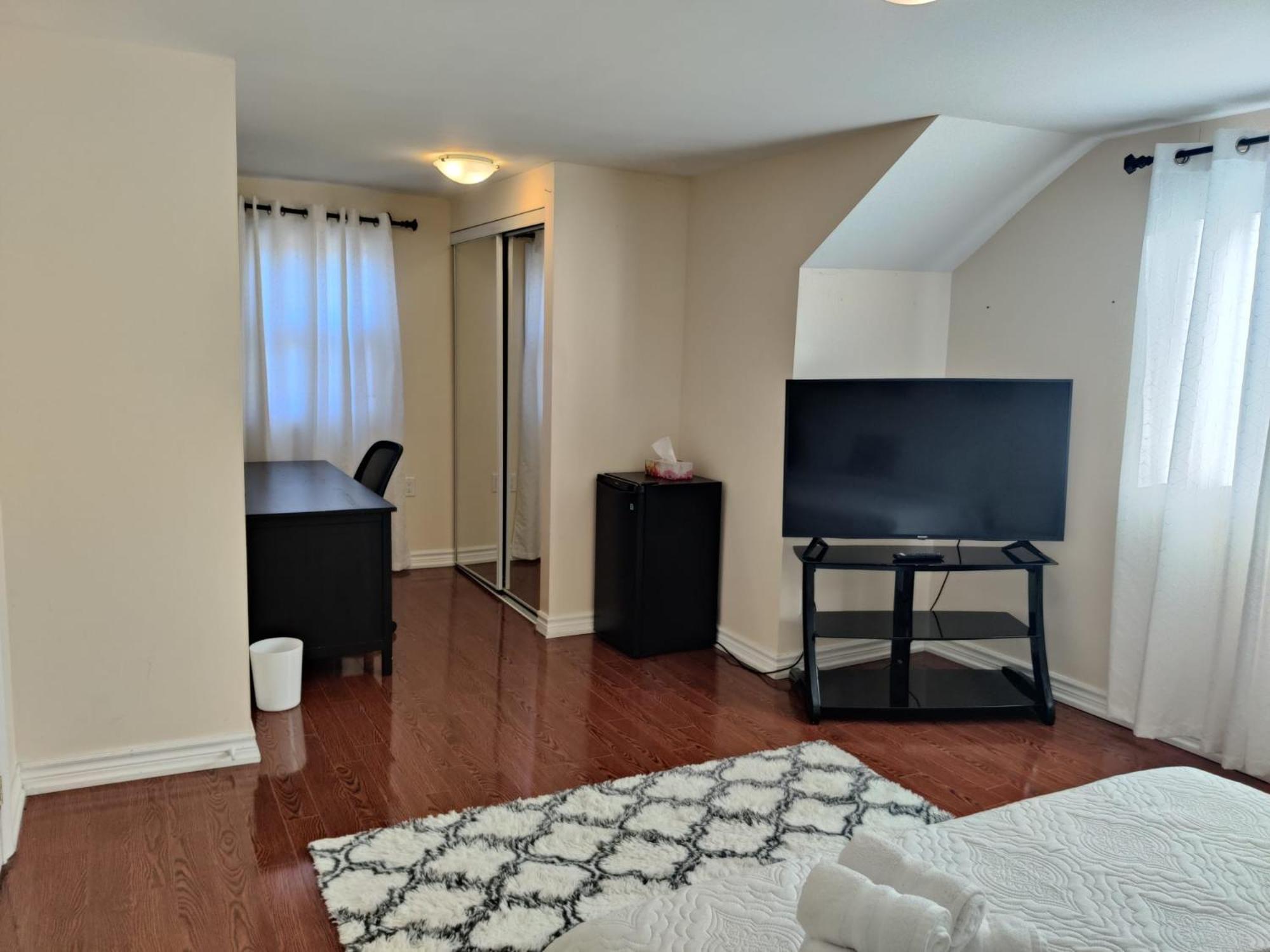 Spacious Mbr Near Kennedy Subway & Go Toronto Zewnętrze zdjęcie