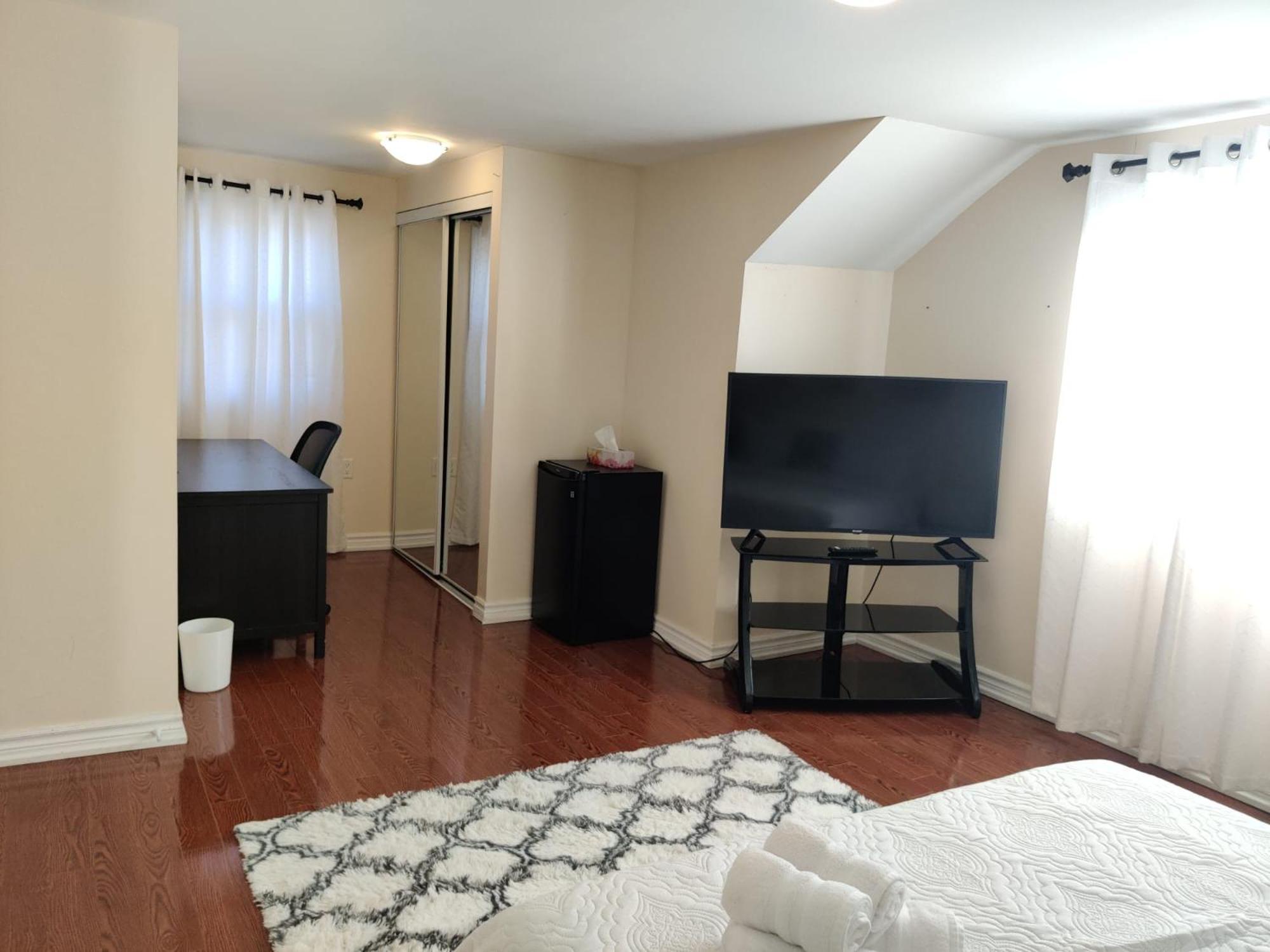 Spacious Mbr Near Kennedy Subway & Go Toronto Zewnętrze zdjęcie